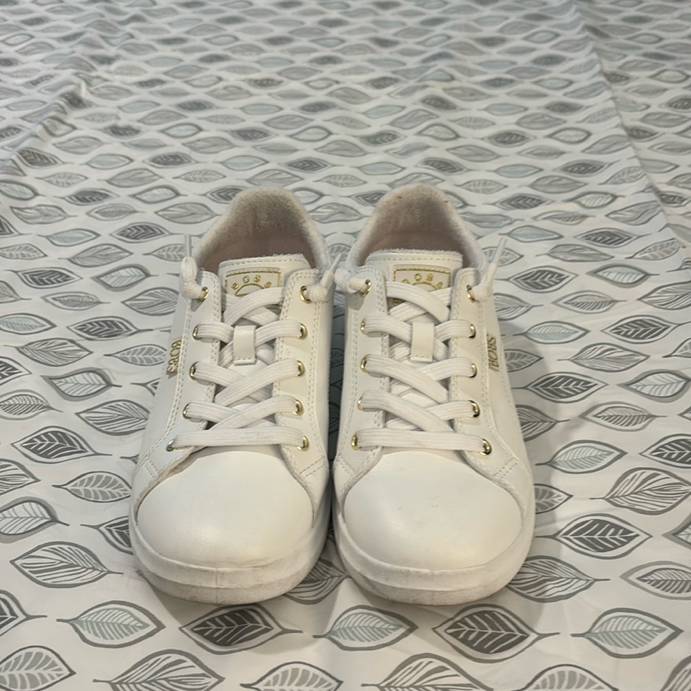White Bobs sz 7 Sneaker